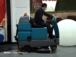 Industrial Cleaning Machines vs Manual Cleaning